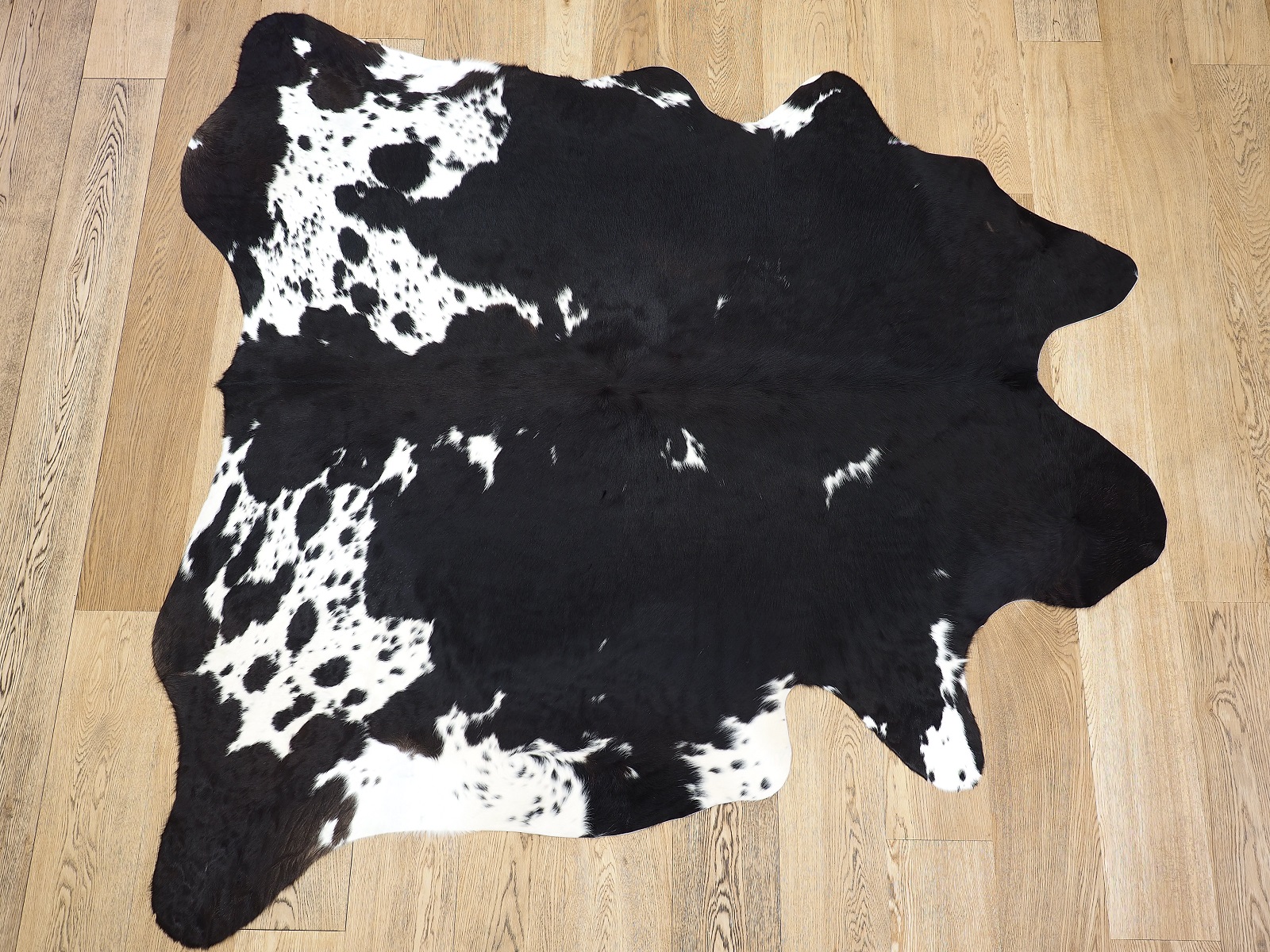 Шкура коровы натуральная черно-белая 26296