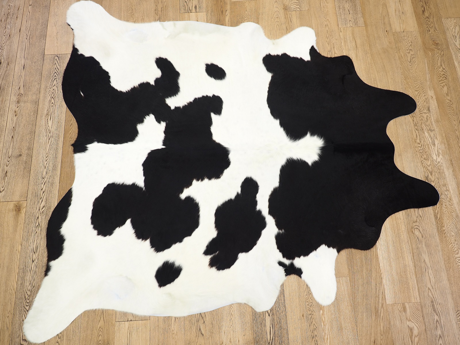 Шкура коровы натуральная черно-белая арт.: 26373