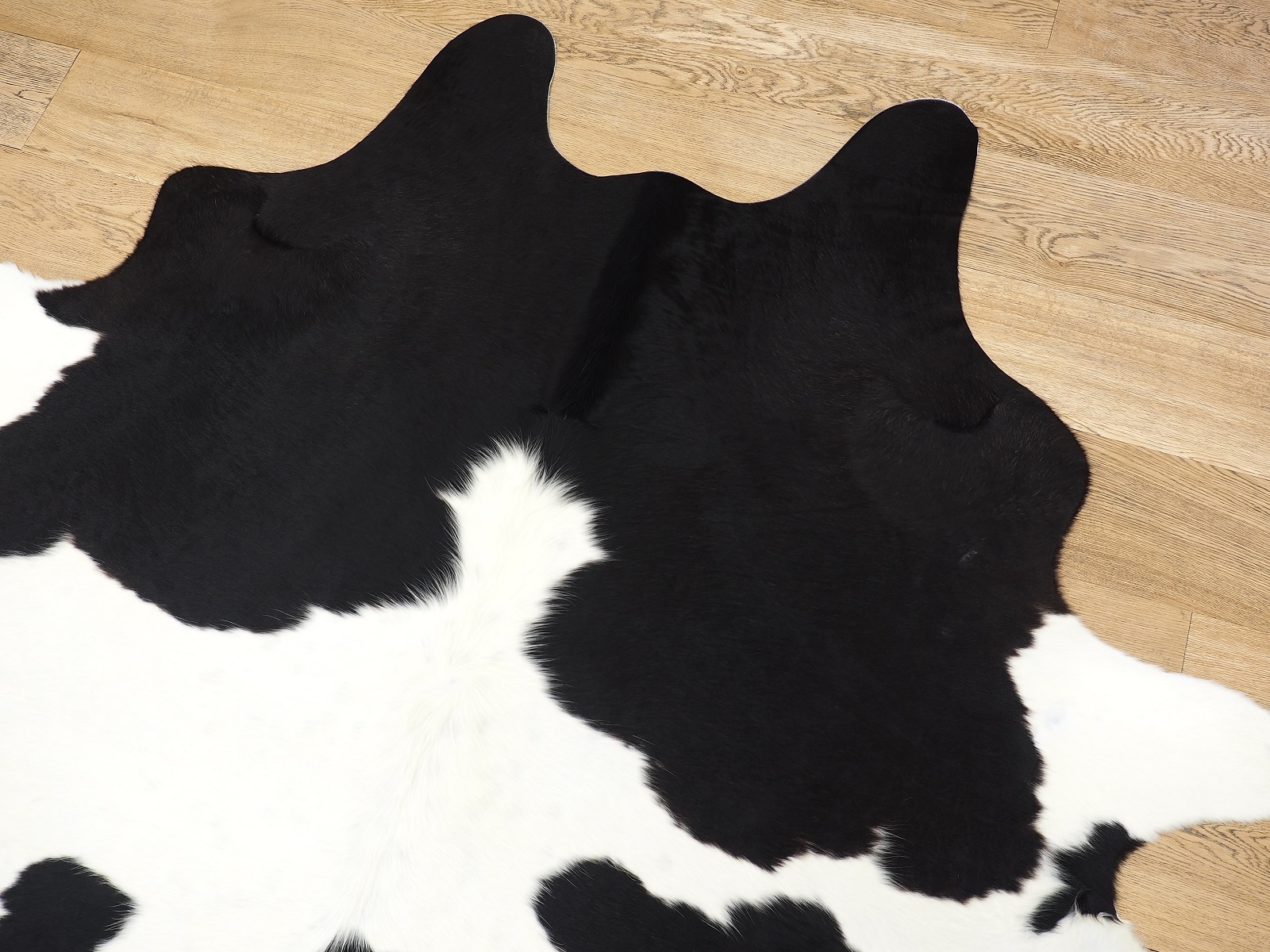 Шкура коровы натуральная черно-белая арт.: 26373