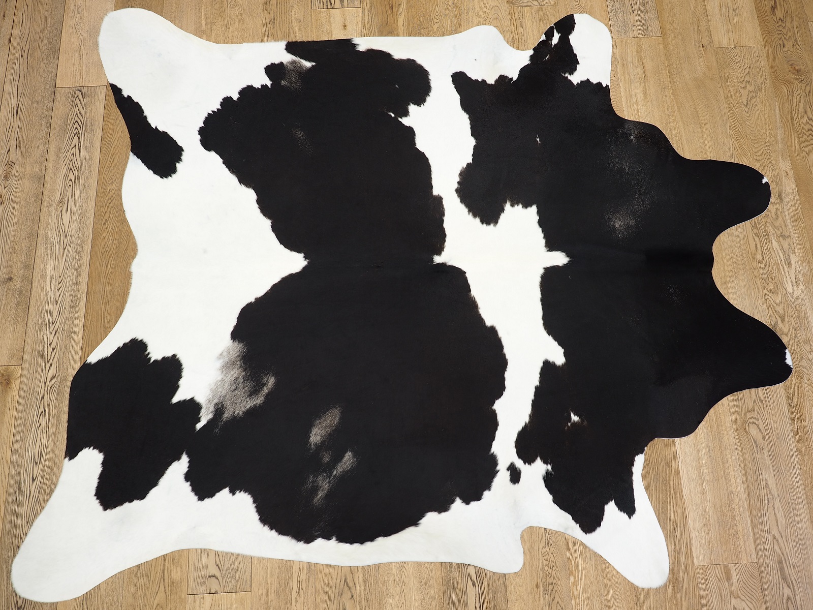 Шкура коровы натуральная черно-белая арт.: 26390