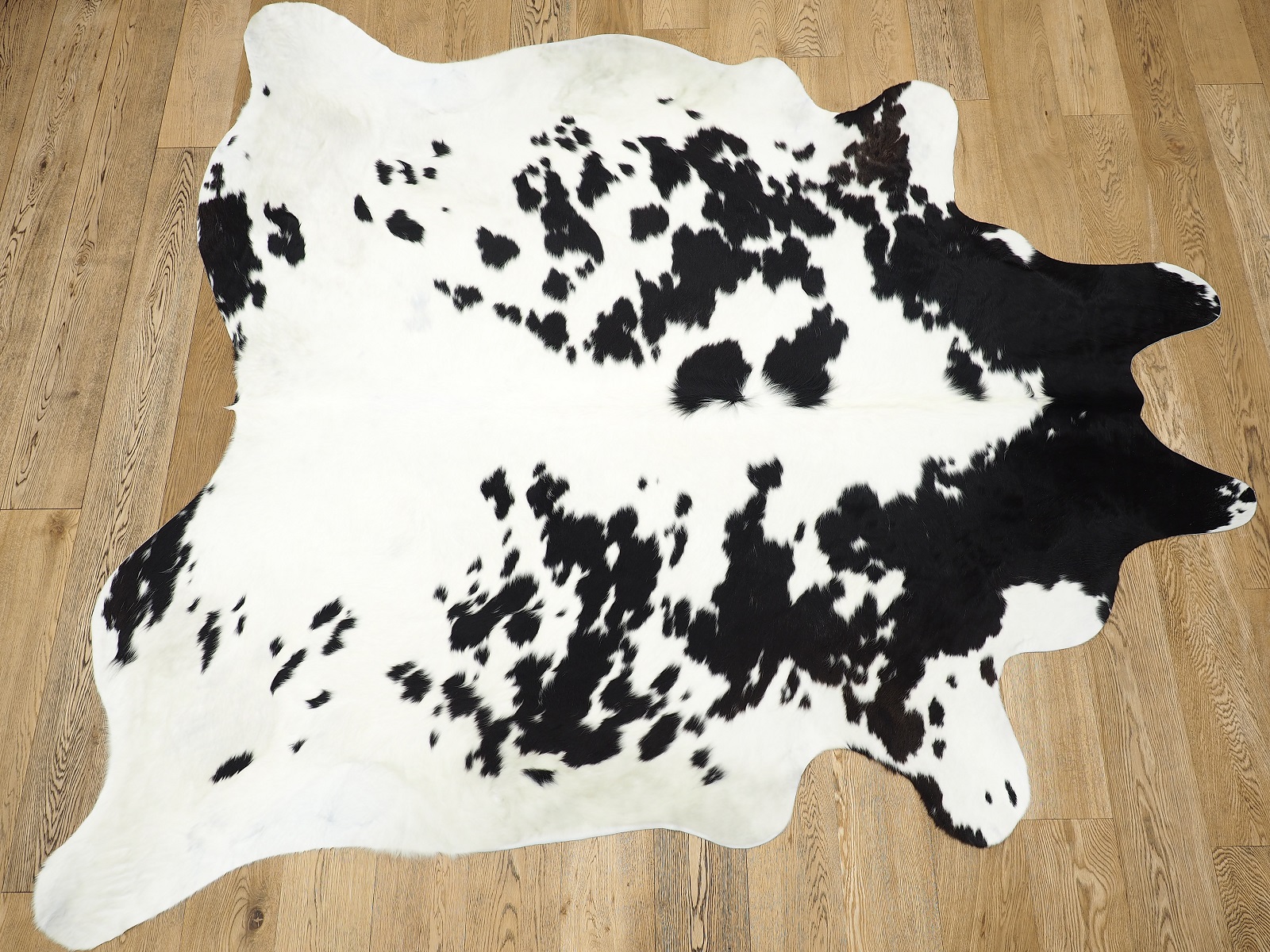 Коровья шкура — Шкура коровы  натуральная черно-белая арт.: 26406