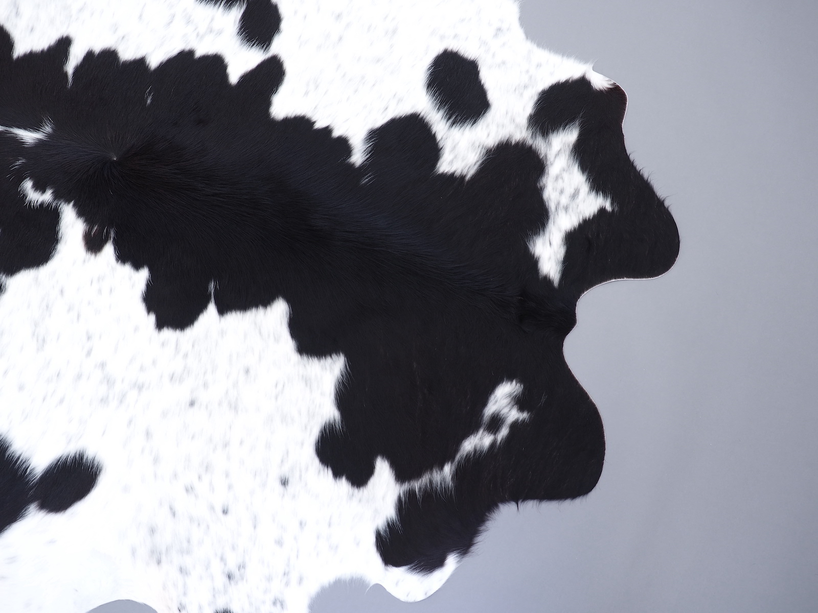 Ковер шкура коровы натуральная черно-белая арт.: 29324