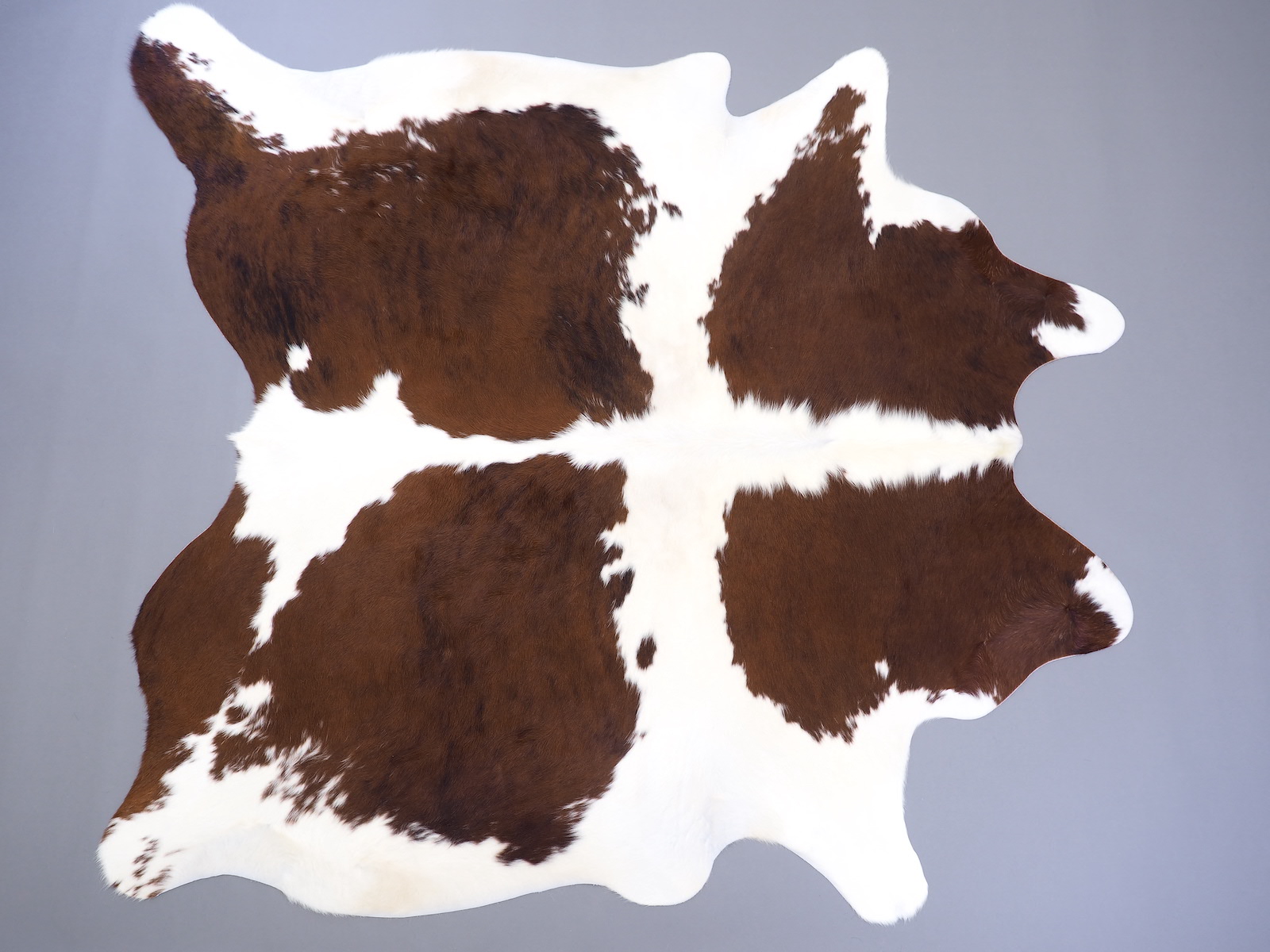 Шкура коровы натуральная коричнево-белая арт.: 29448