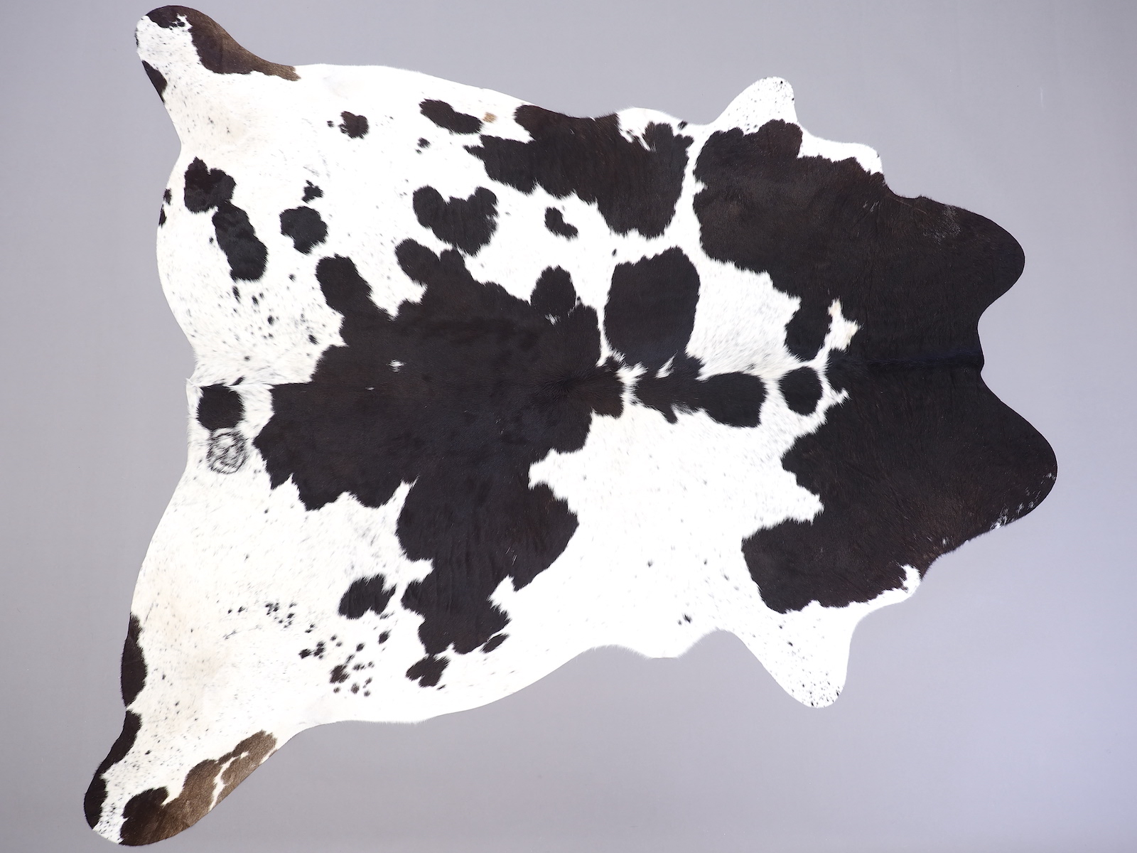 Ковер шкура коровы черно-белая красноватая арт.: 30128