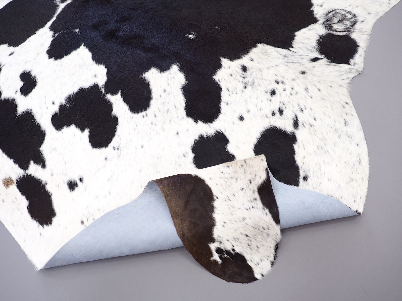 Ковер шкура коровы черно-белая красноватая арт.: 30128 - p30128_5
