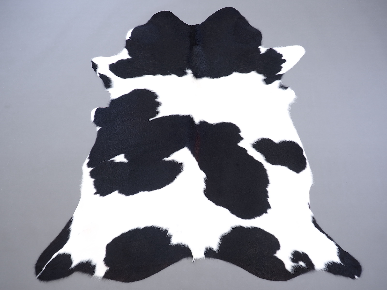 Ковер шкура коровы натуральная черно-белая арт.: 30199