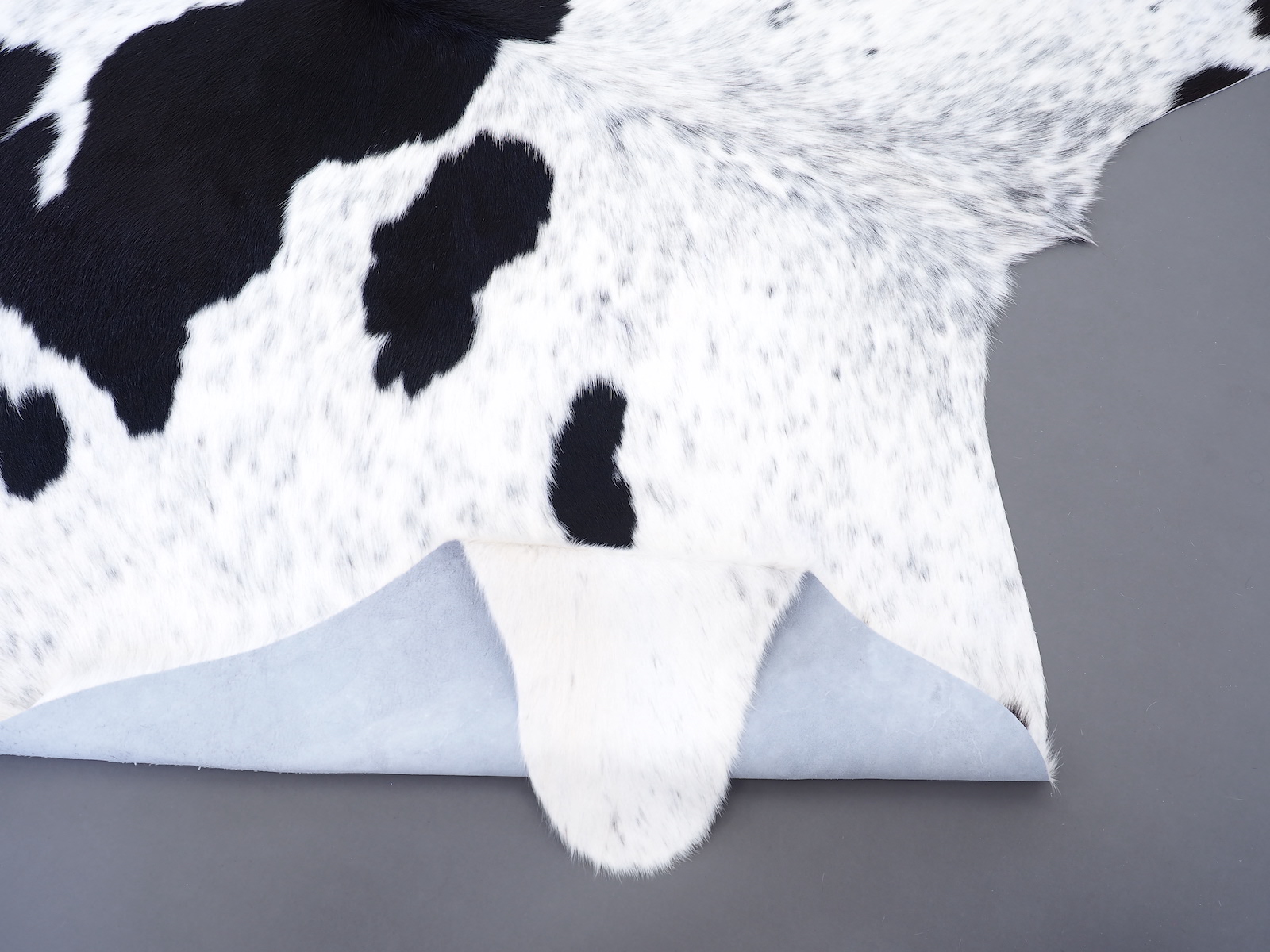 Ковер шкура коровы натуральная черно-белая арт.: 30200