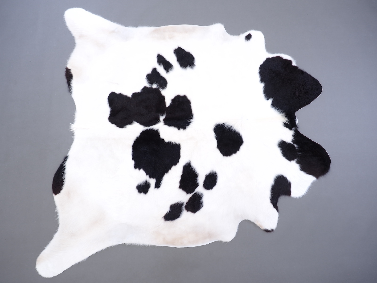 Ковер шкура коровы на пол натуральная черно-белая арт.: 30308
