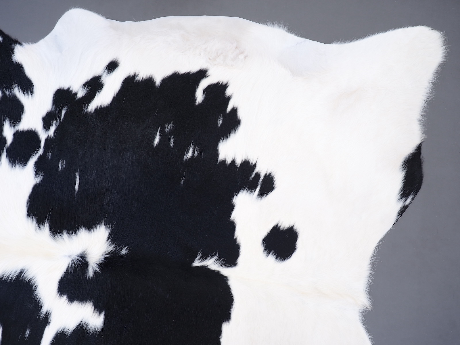 Ковер шкура коровы на пол натуральная черно-белая арт.: 30309