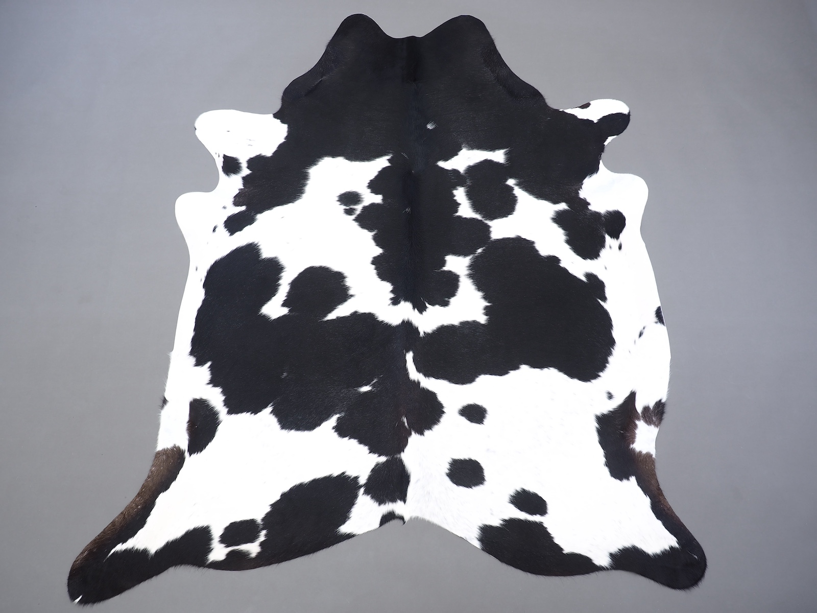 Шкура коровы черно-белая натуральная на пол арт.: 30400