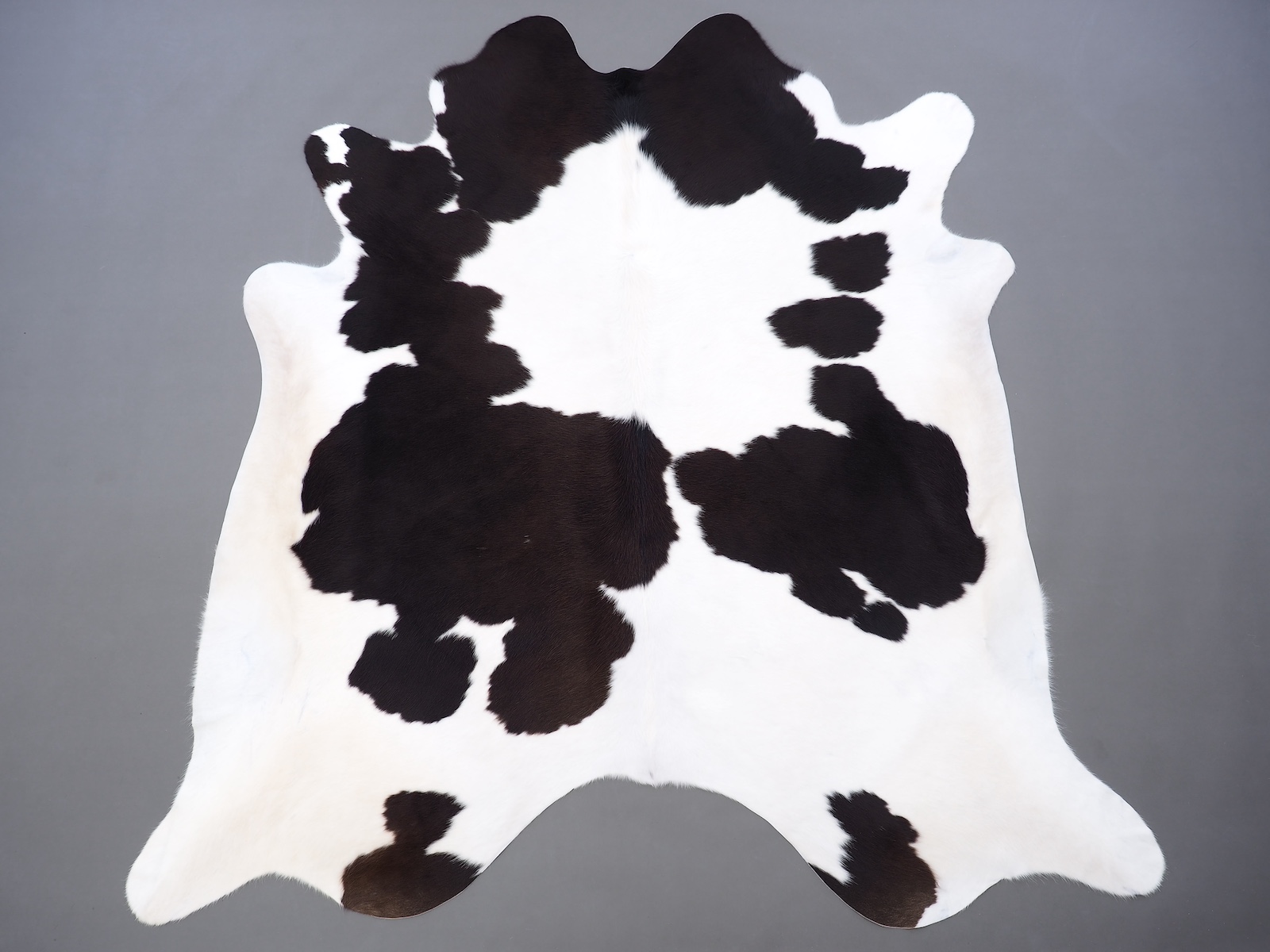Шкура коровы черно-белая натуральная на пол арт.: 30401