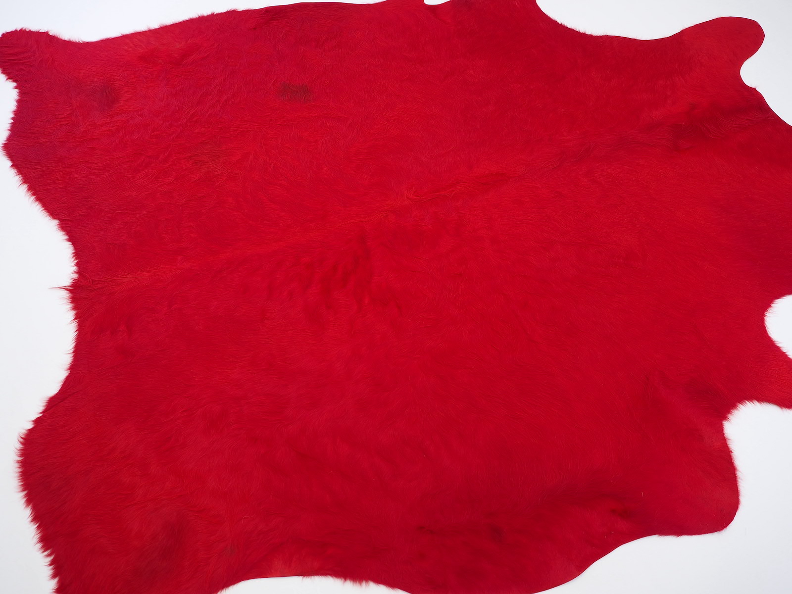 Коровья шкура – ковер ярко-красный арт.: 28300